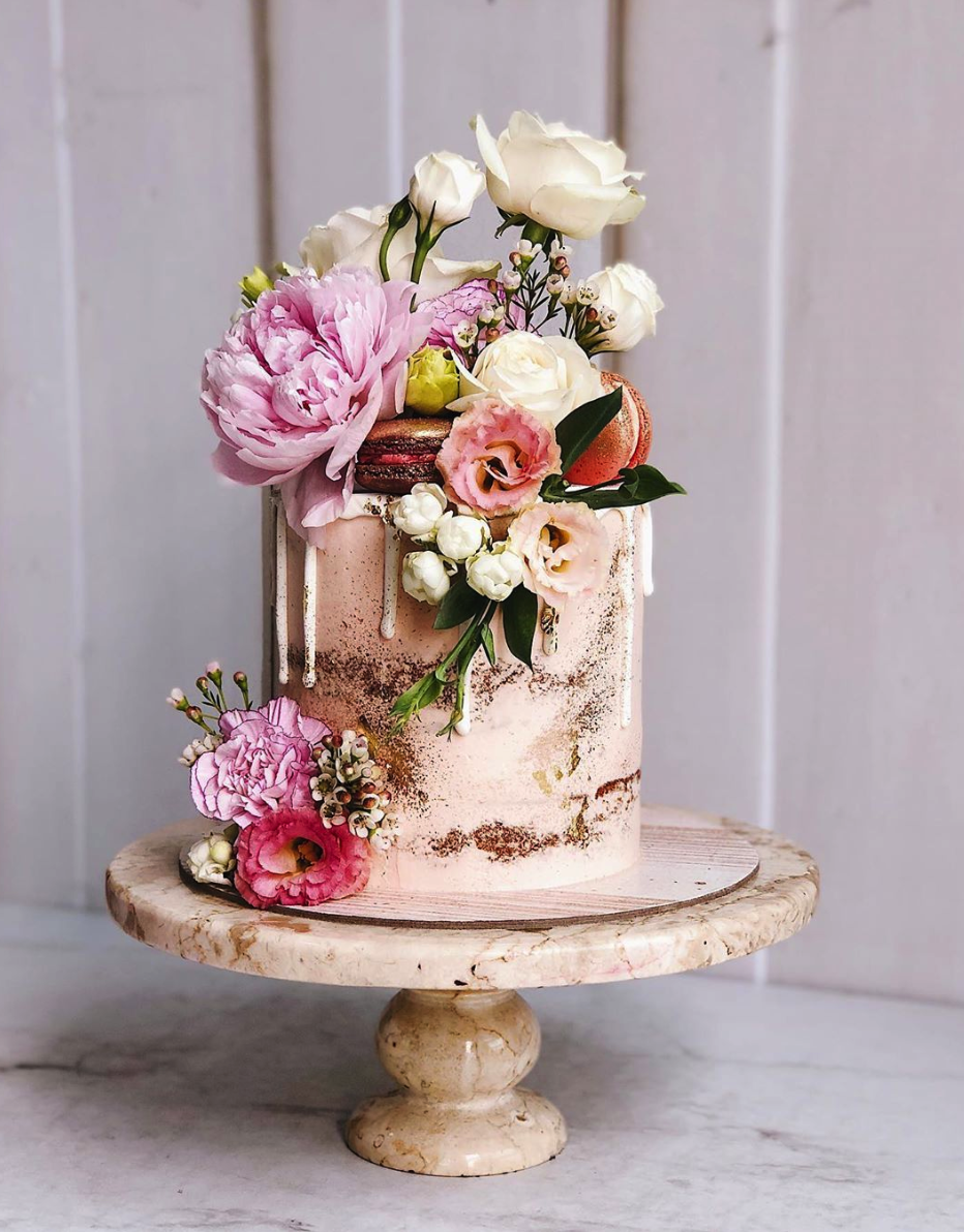 How To Choose The Wedding Cake Flowers 5