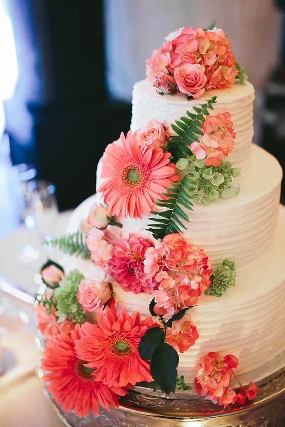 How To Choose The Wedding Cake Flowers 21