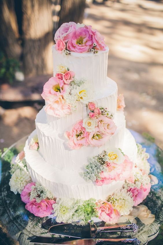 How To Choose The Wedding Cake Flowers 25